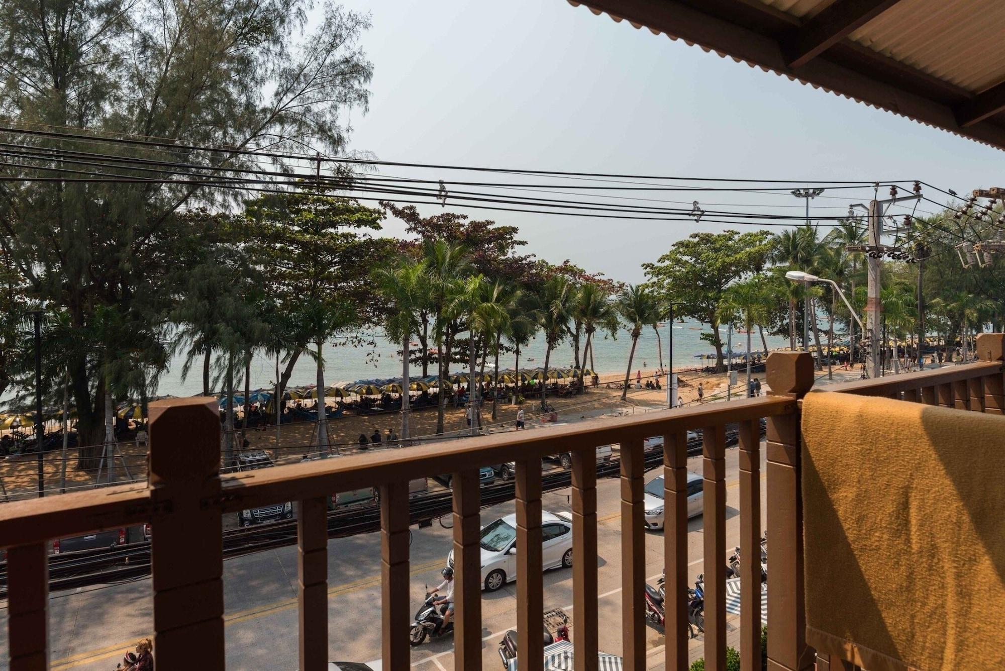 Jomtien Boathouse Hotel Pattaya Exterior photo